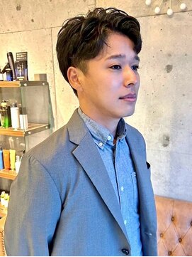 黒髪ビジネススタイル爽やか刈り上げメンズカットショート