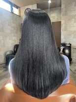 ハコ(H.A.Co) ブルーブラック+ケラフェクトトリートメントで艶髪です。