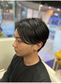 センター分けフェザー風カット