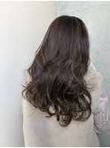 レイヤーカット　ロングヘア　ハイライト　白髪ぼかしハイライト
