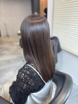 リファインド(REFINED)&nbsp;アッシュグレージュ/ しっとりと厚みを持たせたロングヘア　若杉