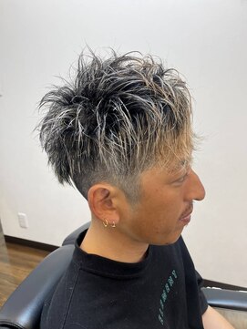 タウラアルチザンヘアー ホワイトメッシュ&ショート