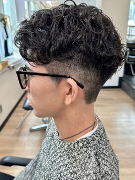 ウェイビーエフティフィフス 横浜西口(WAVEY ft.fifth) 波巻きスパイラルパーマメンズマッシュツーブロックメンズパーマ