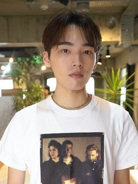 キュー(Cue_) 韓国風カルマパーマセンターパート毛流れニュアンスカットパーマ