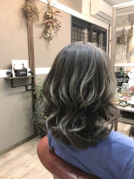 ヘアデザインワークスハグ(HAIR DESIGN WORKS HUG)の写真/マンツーマン施術で悩みも相談しやすく一人一人に寄り添ったカウンセリング重視の施術で貴方だけのstyleを