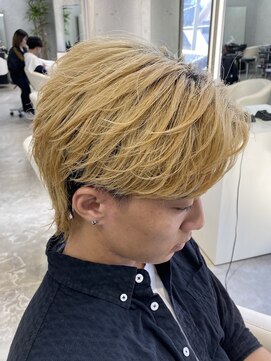 エデアンルクラ 下通(EDEAN Leclat) 熊本メンズカラー ハイトーンカラー センターパート 韓国ヘア