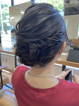 ヴィサージュクルー(VISAGE crew) 優雅な印象なシニヨンセットデザイン！