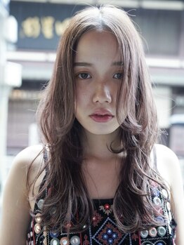 デザイン×ケアを融合した独自メソッドで髪本来の動きを活かす再現性カットを実現。忙しい朝も簡単にキマる