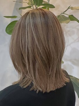 ルーチェ(Lu-che) ハイライトデザインカラー/スモーキーブラウン/くびれミディ