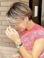 ハルキミナト メゾン(HM MAISON)&nbsp;30代40代50代耳かけショート前髪なしハンサムショートカット