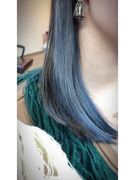 シード(Syead) ネイビーグレー×インナーカラー+ミディアムショート【八王子】