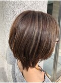 白髪ぼかしハイライト×ショートスタイル