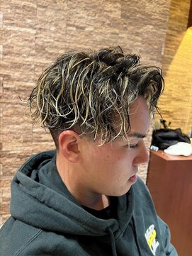 アールドボーテ 理容室(R de Beaute) 銀座 メンズハイライト パーマ 〈理容室〉