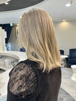 エアー 青山(AIR) ブロンドベージュアッシュベージュミディアムヘア