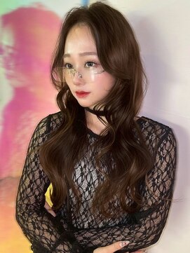 ユーフォリア 渋谷グランデ(Euphoria SHIBUYA GRANDE) オリーブグレージュ 透明感カラー 美髪 センターパート 10代20代