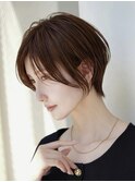 ハイライトひし形大人ショートボブ流れる前髪あり20代30代40代