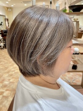 アイニ 河内小阪店(aini) 白髪ぼかしカラー白髪ぼかしハイライト大人ショート30、40、50代