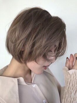 ディスアンドザット あびこ店(THIS&THAT)の写真/白髪を隠すだけで終わらせない◇透明感と艶を纏う、大人女性のための上質グレイカラーで若々しい印象に♪