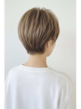 レウナ 外苑前(Reuna) 大人可愛いショートスタイル　コンパクト　耳かけ　大人ショート