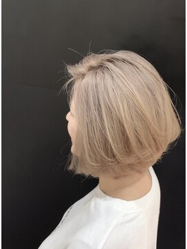 ジュラク(JURAKU) ハイトーンベージュ×前下がりボブレイヤー