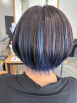ボンドヘアステージ 良福寺店(BOND hair stage)&nbsp;ブルーのインナーカラーで大人ショート｜さりげなく個性をプラス