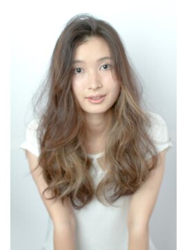 リリ(Riri) リッチな質感のフラッフィーヘア