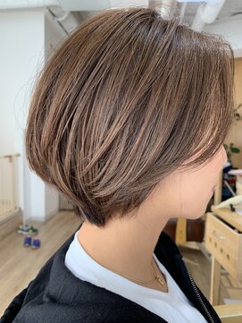 アミナ(AmiNA) ショコラアッシュ×ナチュラルショート