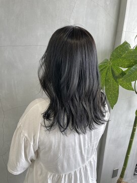 ティティ(TiTi) ブルーアッシュグレーセミディ[TiTi_栗林れい]