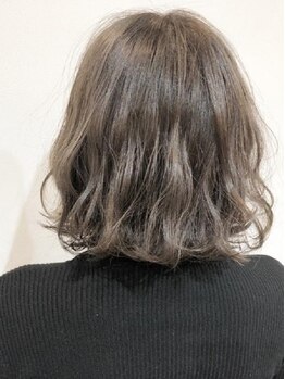 エイチヘアープロダクト(H hair product)の写真/【透明感/抜け感◎】理想のデザインになるのはもちろん、髪のダメージを抑えるために厳選した薬剤を使用☆