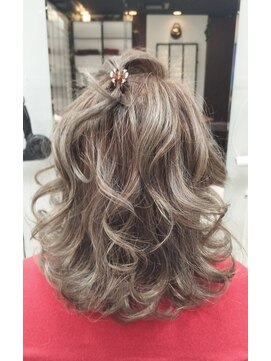 ヘアースタジオ ジェイワン(hair studio J ONE) ホワイトミルクティ 白髪染めブリーチオンカラー 脱白髪染め2