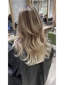 ジゼル(gisele) (小山)ベージュバレイヤージュ