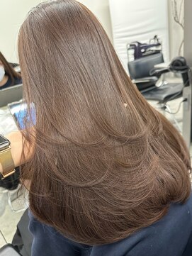 ヨロ 小岩(YOLO) レイヤーカットハイライトショートヘアイルミナカラーオージュア