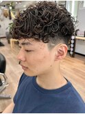 波巻きスパイラルパーマメンズマッシュツーブロックメンズパーマ