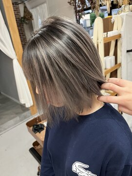 空 根元が伸びても気にならないバレイヤージュ