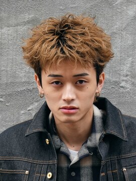 テン 心斎橋(tenn.) 心斎橋スパイキーパーマビジネスヘアフェザーショートパーマ緩め