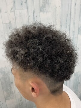 ファインズヘアー ボウ(Fine's Hair BOW) ミディアム×フェード＋タイトカール