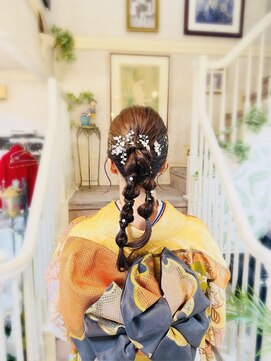 美容室 ティンカーベル ツイン編みおろしヘア