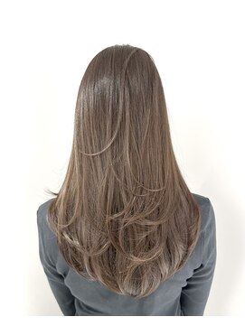 ムード(MOOD,) ダークアッシュ/ミディアムレイヤーカット/大人ガーリー/銀座