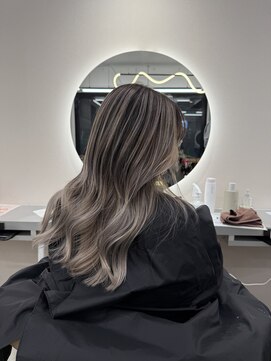 リュストル 町田(LUSTRE) ホワイトシルバーバレイヤージュ