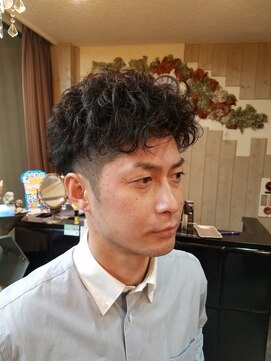 クオヴァディス(Quo VADIS) メンズショートパーマ