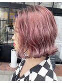 切りっぱなしボブ×くすみピンク