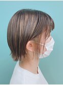 アクセサリーカラー×外ハネミニボブ◎