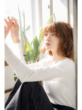 リノナ(Linona) 束感外はねミディ ミルクティーベージュ ハイライト【LINONA】