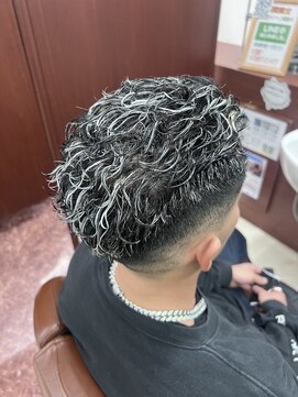 ヘアサロンナンバーワンクラブ上和田本店 極道パーマ白