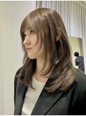 顔周りレイヤーカットグレージュカラーくびれボブベージュカラー