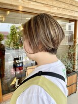 リリー(Lily)&nbsp;＃ゆかのお客さま　白髪ぼかしハイライトが似合う＊軽めショート