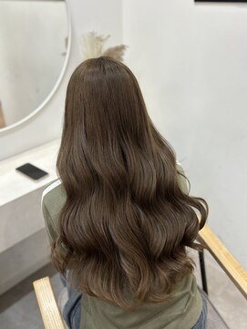 ラビス クローバー(Lovis clover) ホワイトブロンド/外ハネボブ/ワイドバング/ブルーブラック