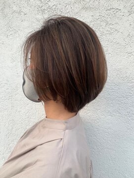 ルーチェココ ブラン(Lu'ce coco blanc) 丸みショートボブ×シアーヘーゼルハイライト