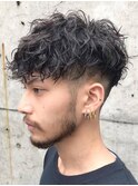 ツイストスパイラルパーマメンズマッシュセンターパートウルフ