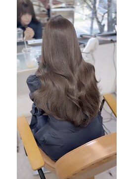 ムク 新宿(muc) オリーブベージュ×レイヤーカット